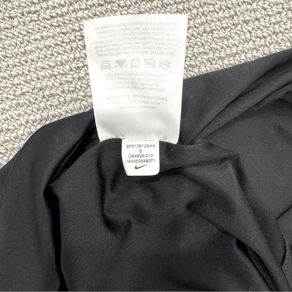 Nike Black Fitted Sleeveless Tank Top - Picture 3 of 4